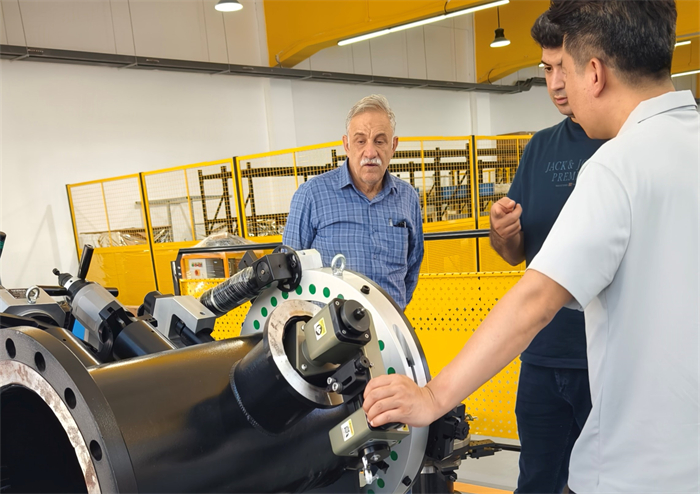 Мы были очень рады встретиться с Бохаром из Ирана.